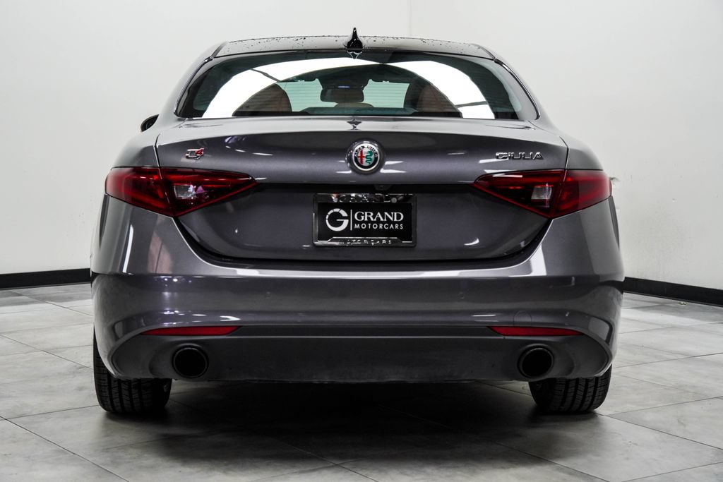 Used 2023 Alfa Romeo Giulia Ti AWD/4WD image 10