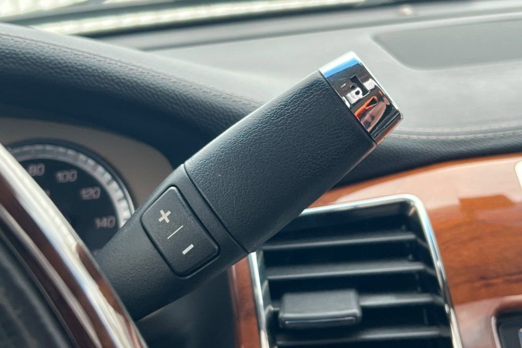 Used 2014 Cadillac Escalade Platinum AWD/4WD image 21