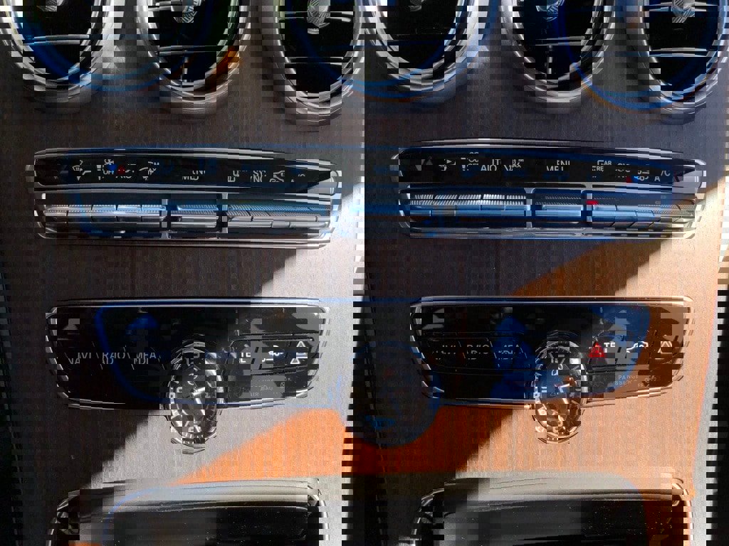 Used 2021 Mercedes-Benz C 300 4MATIC Sedan w/ Premium Package image 31