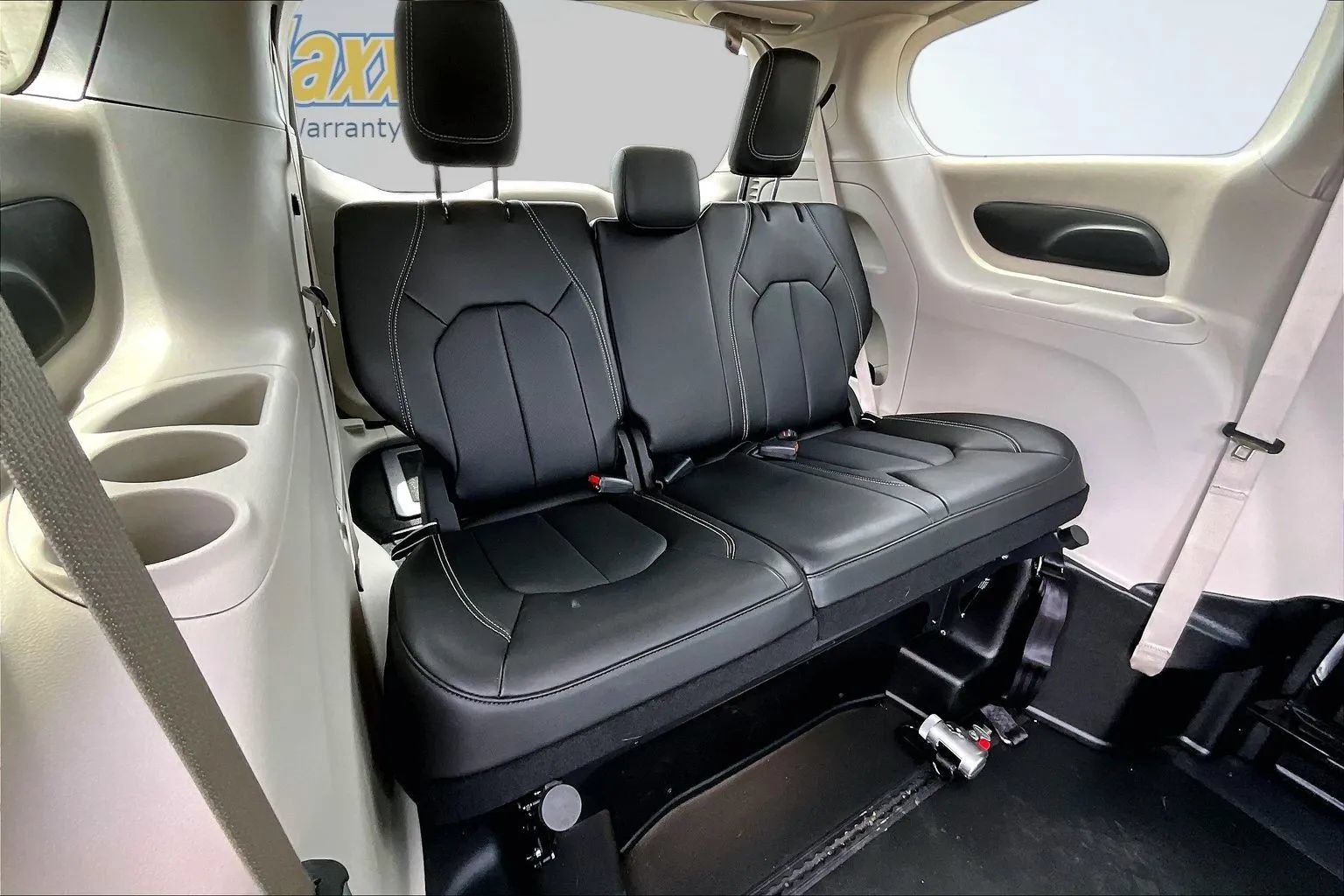 Used 2024 Chrysler Pacifica Touring-L FWD image 23