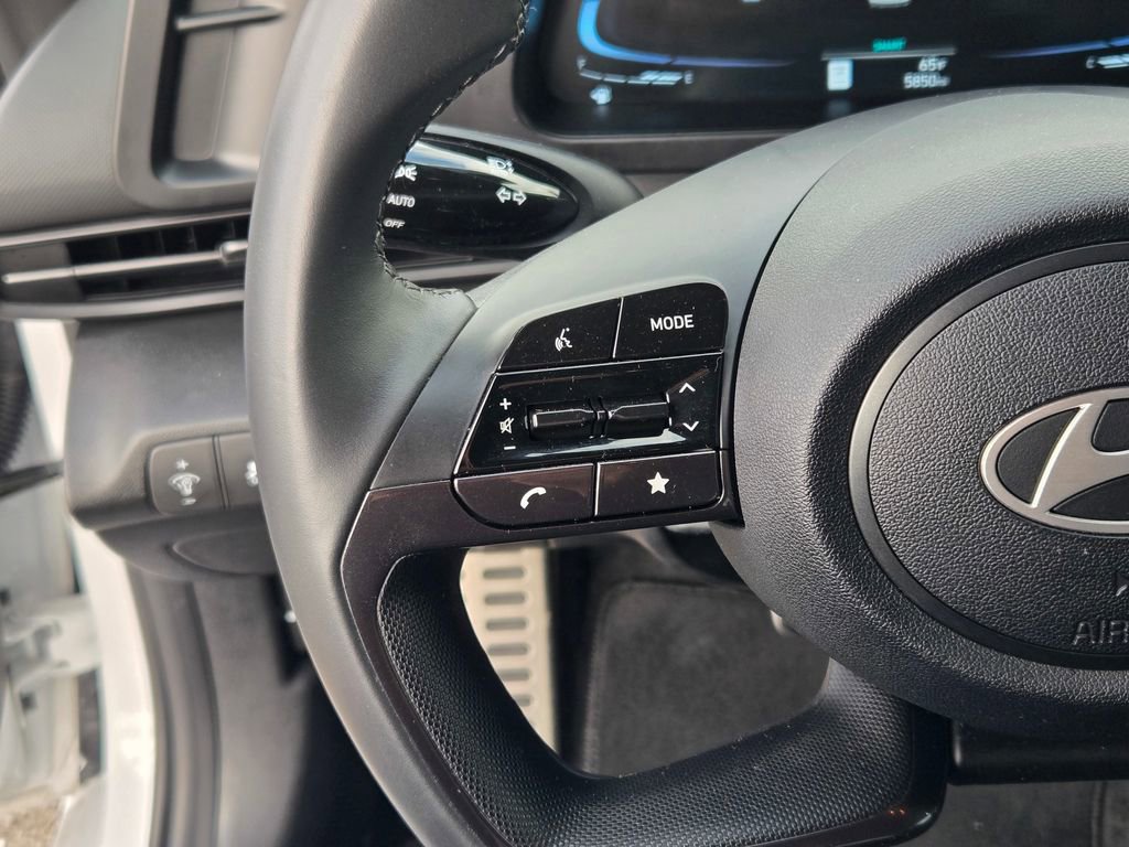 Used 2025 Hyundai Elantra Sport image 36
