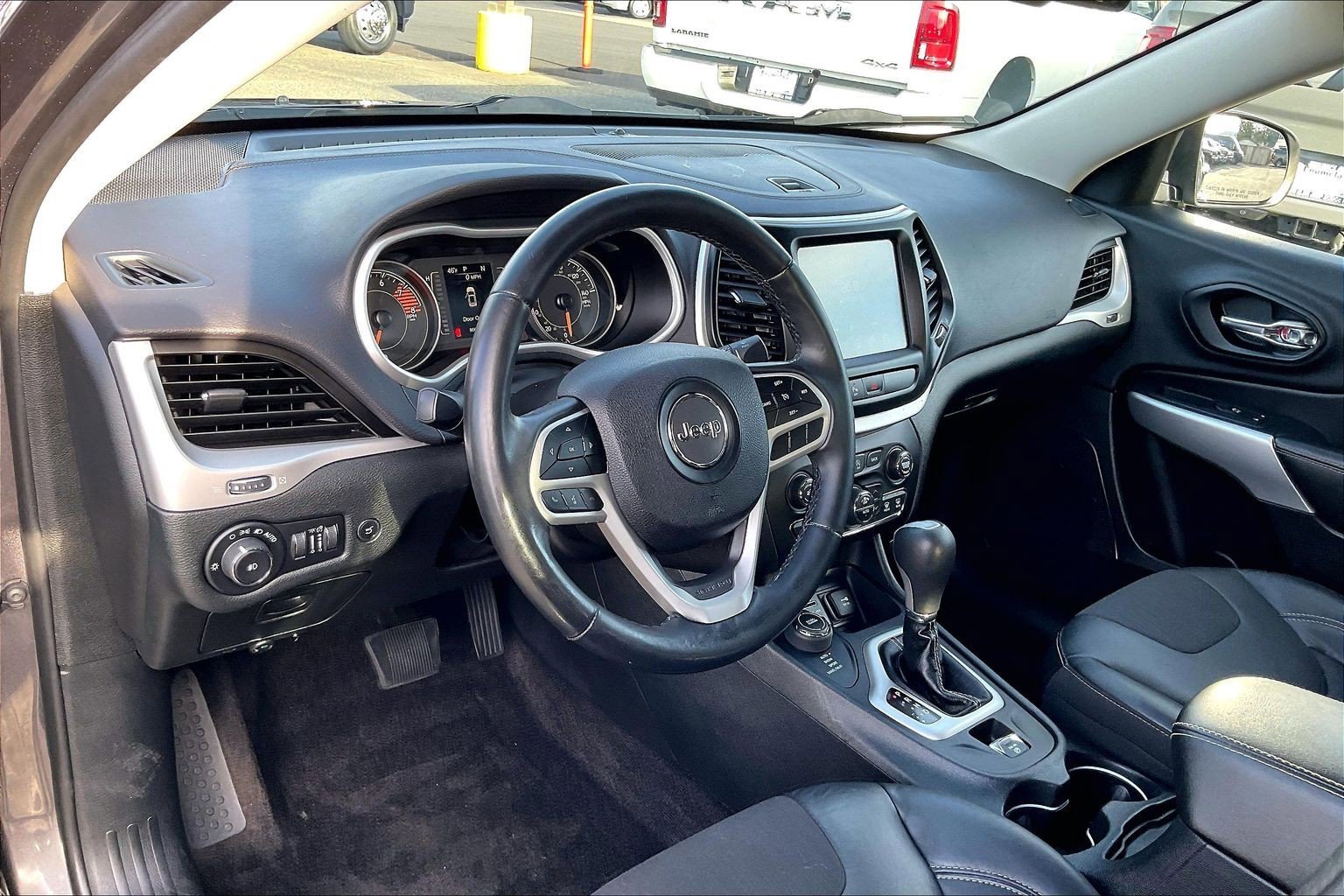 Used 2018 Jeep Cherokee Latitude Plus w/ Comfort/Convenience Group image 13