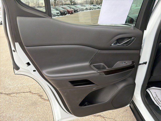 Used 2021 GMC Acadia AT4 w/ Technology Package image 12