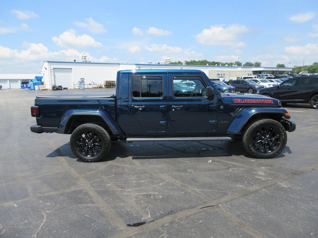 Used 2025 Jeep Gladiator Sport AWD/4WD image 5
