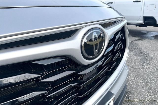 Used 2023 Toyota Highlander L image 34