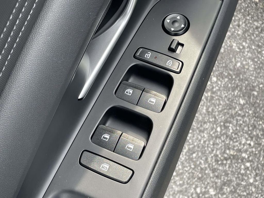 Certified 2025 Hyundai Elantra SEL image 6