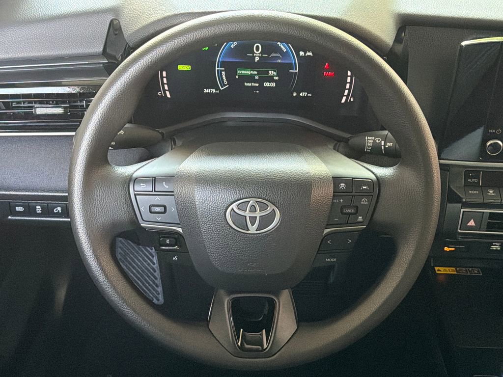 Used 2025 Toyota Camry LE w/ Convenience Package image 4