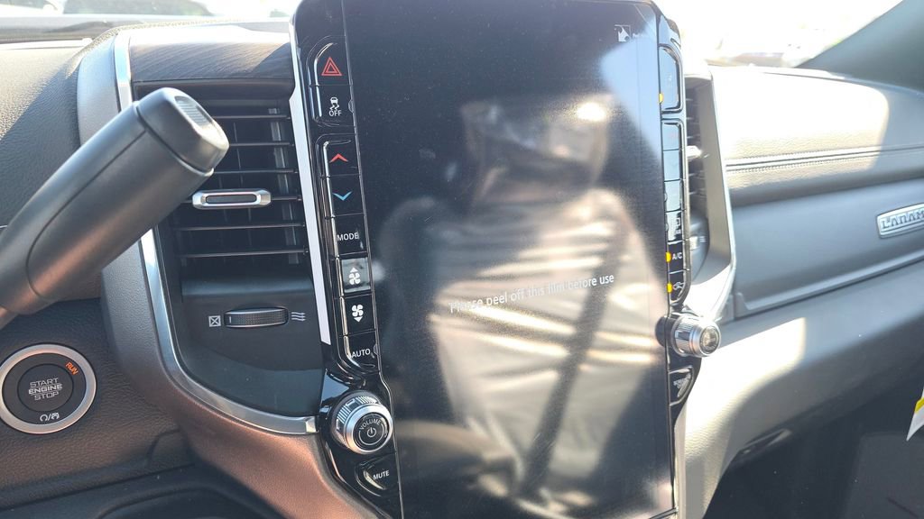 New 2026 RAM 2500 Laramie AWD/4WD image 18