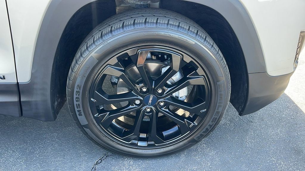 Used 2021 GMC Terrain SLT w/ Elevation Edition image 9