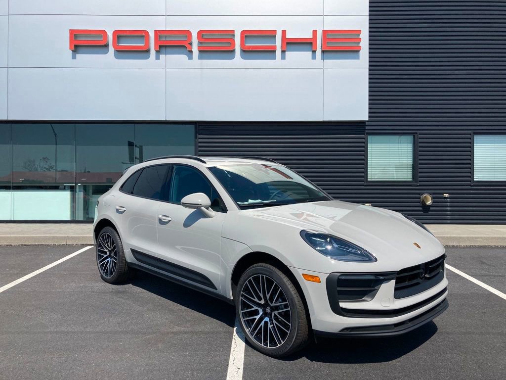 Certified 2025 Porsche Macan image 16