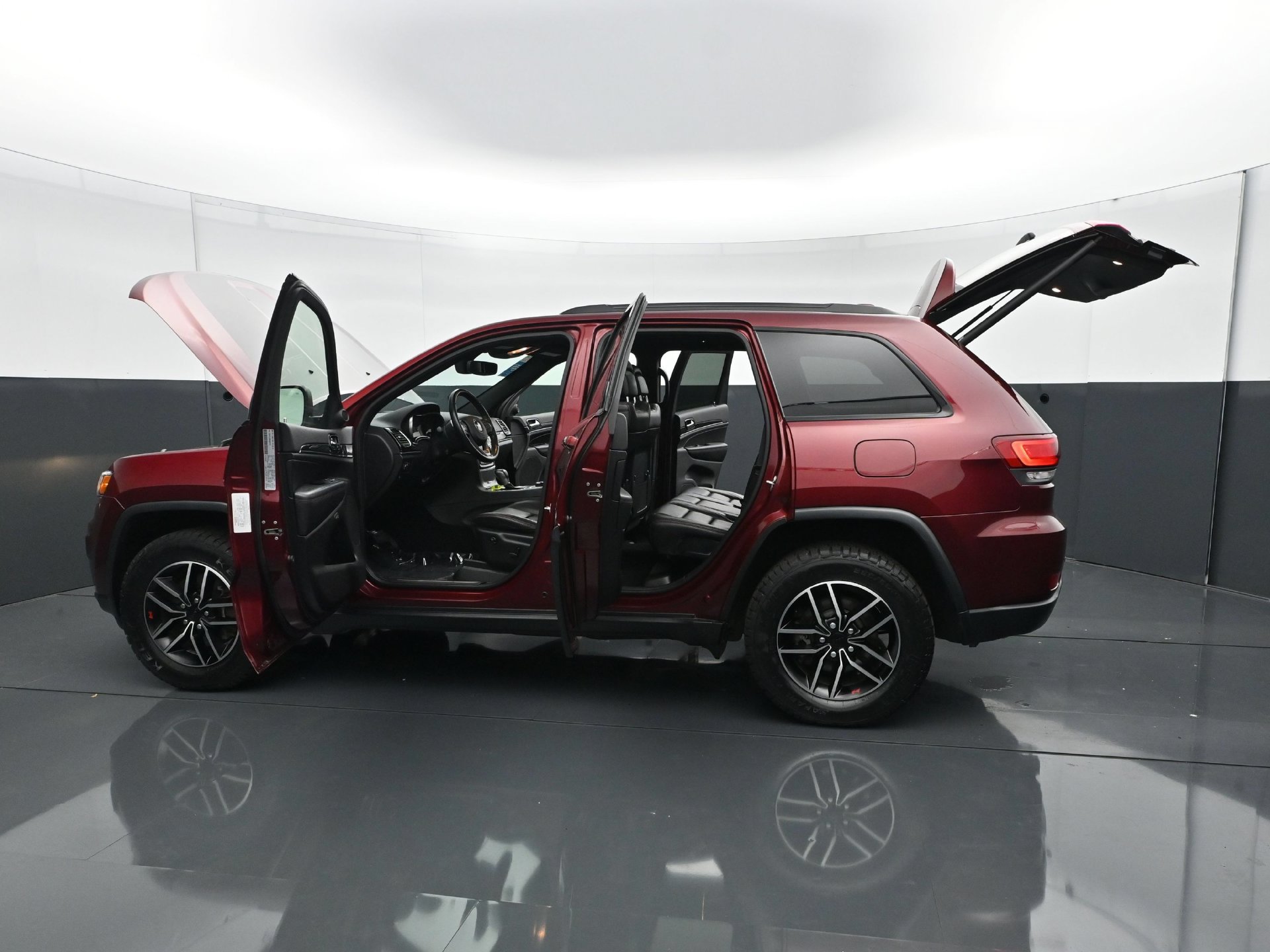 Used 2021 Jeep Grand Cherokee Trailhawk w/ Trailhawk Luxury Group AWD/4WD image 14