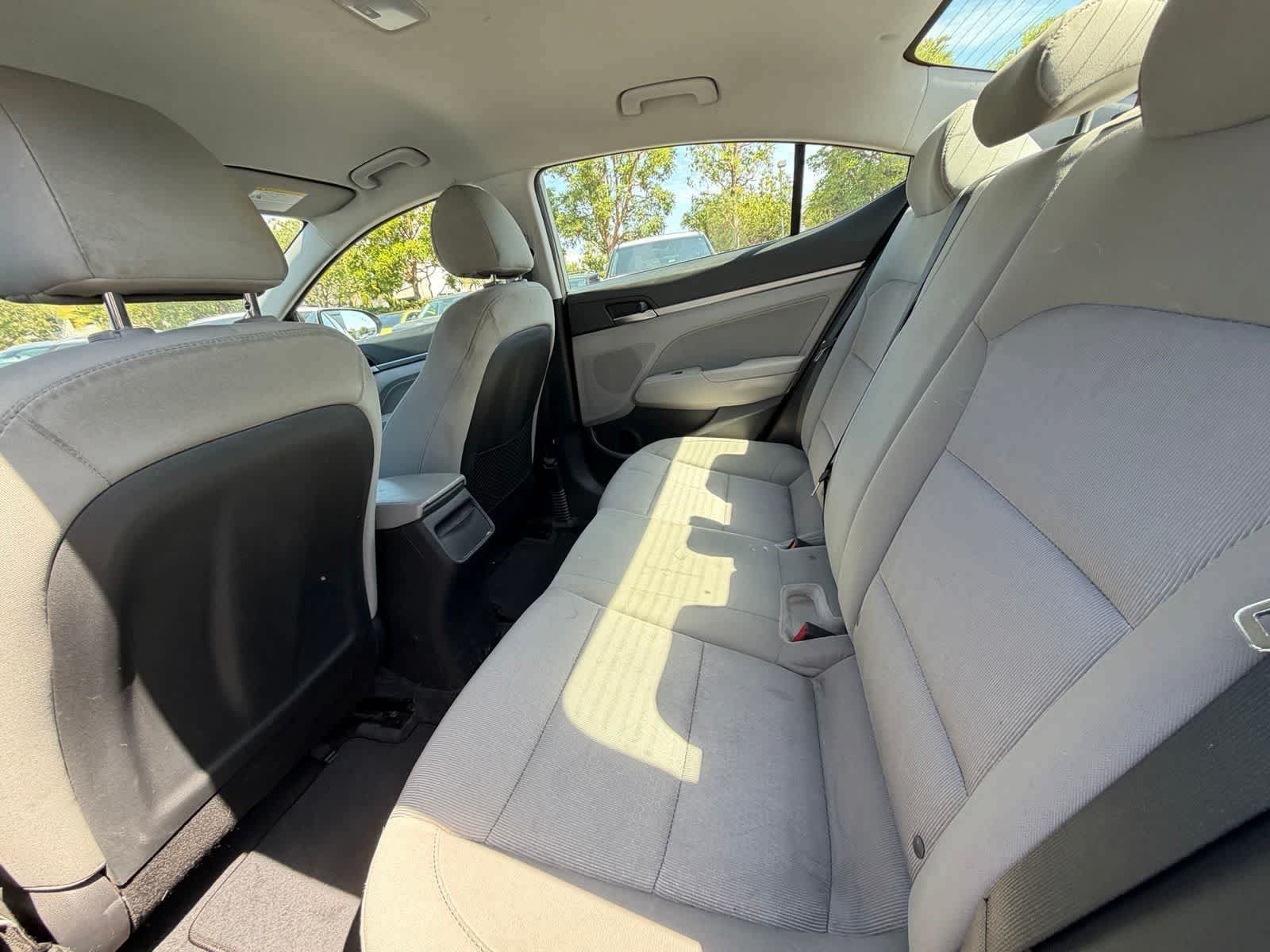 Used 2017 Hyundai Elantra SE w/ SE A/T Tech Package 03 FWD image 2