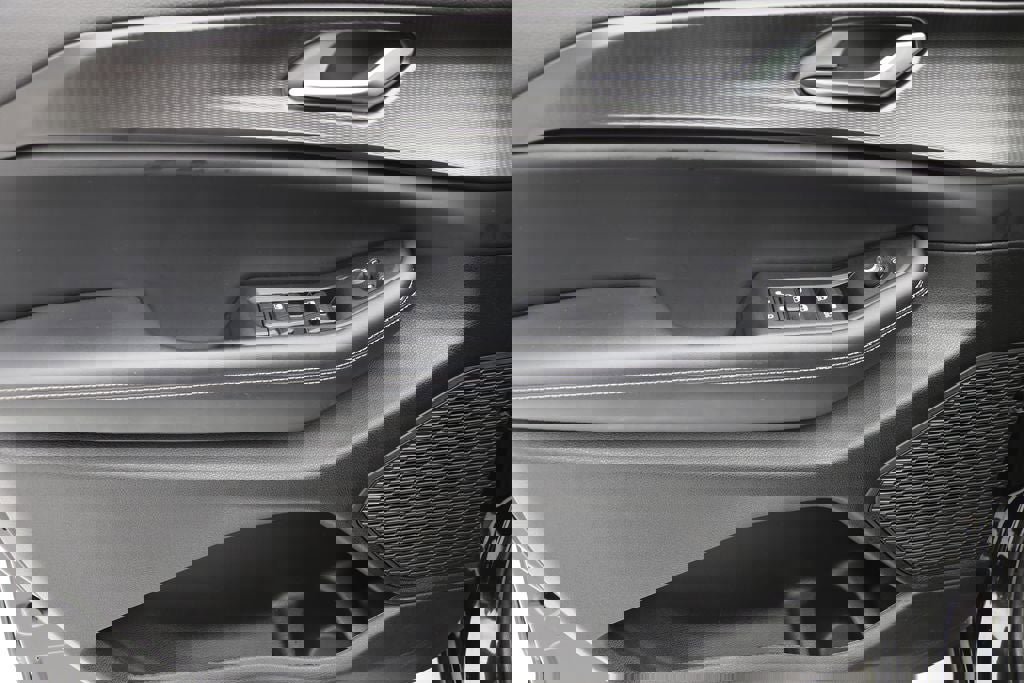 Used 2023 Jeep Grand Cherokee L Laredo image 15