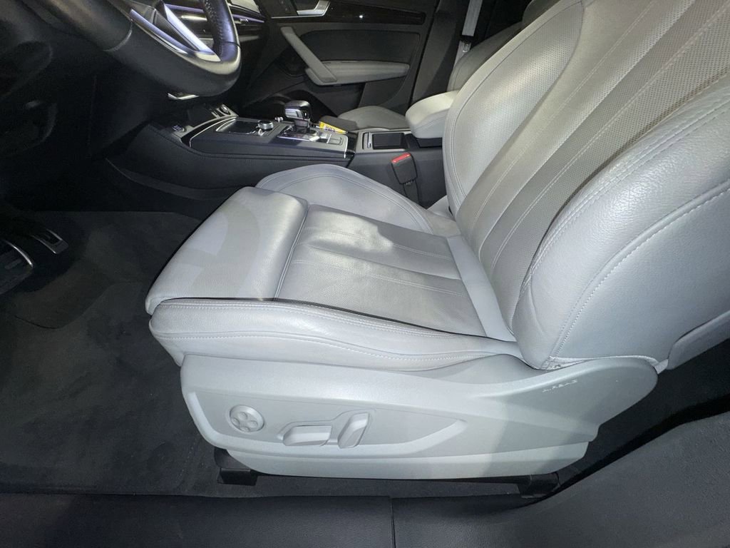 Used 2018 Audi Q5 Prestige w/ Prestige Package image 17