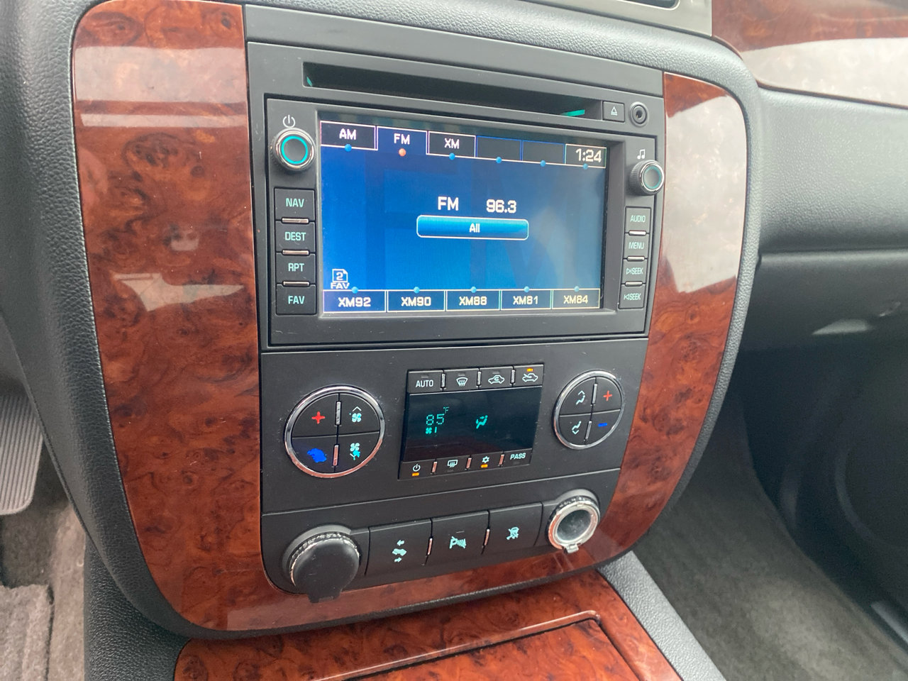 Used 2011 Chevrolet Avalanche LTZ image 17