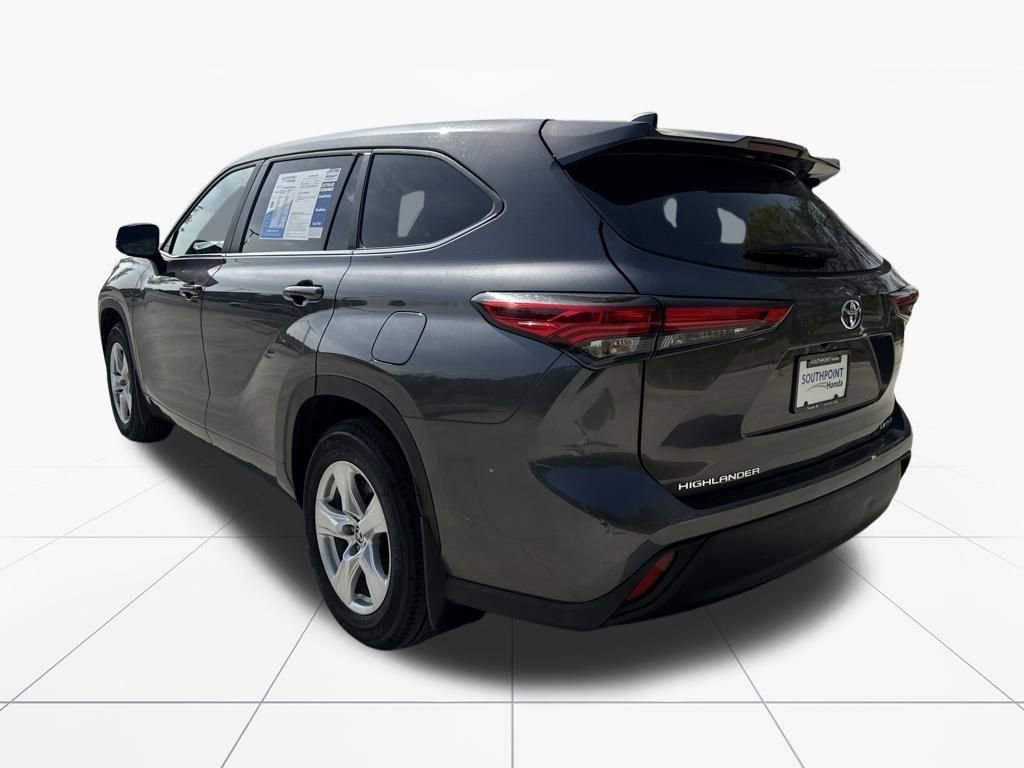 Used 2023 Toyota Highlander LE image 6