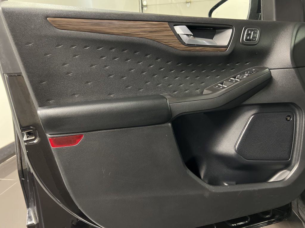 Certified 2020 Ford Escape Titanium image 31