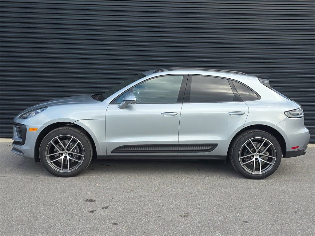 Certified 2025 Porsche Macan image 2