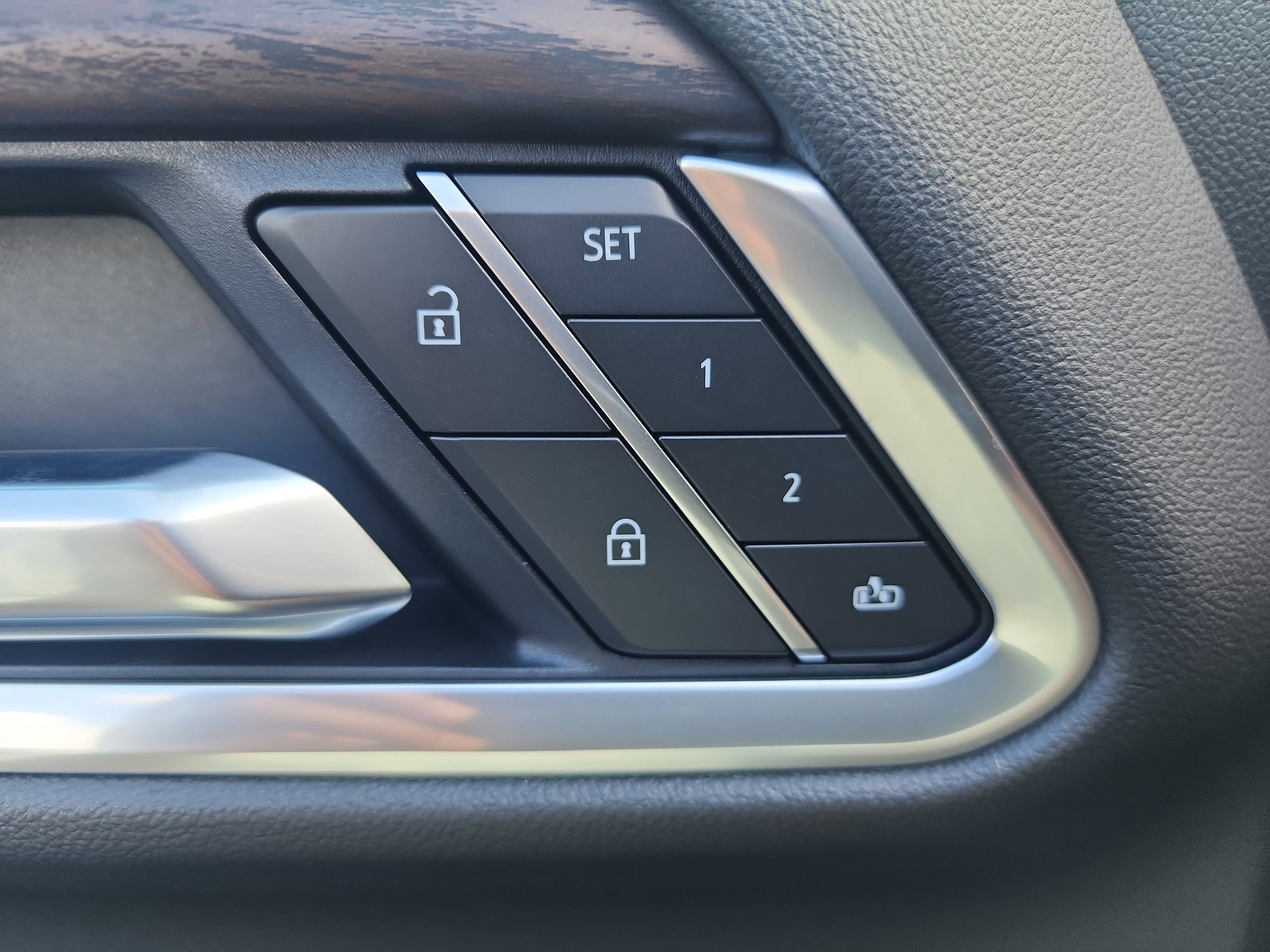 New 2025 GMC Sierra 2500 SLT w/ SLT Convenience Package image 13