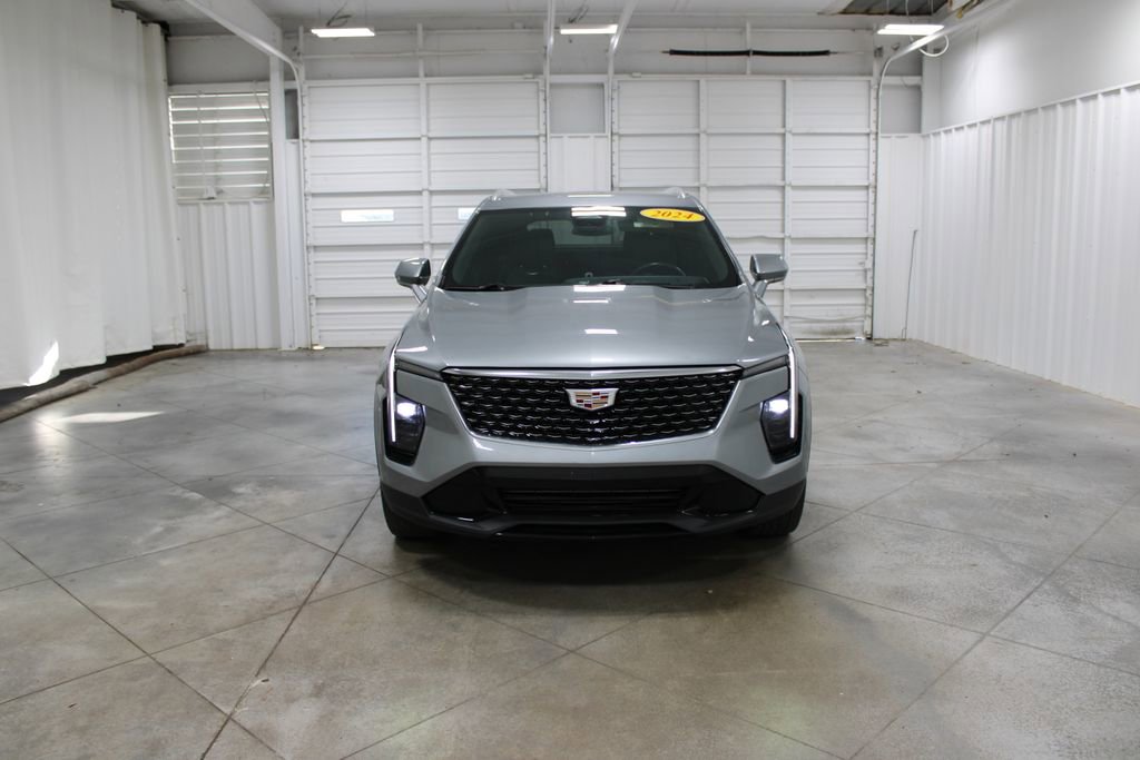 Used 2024 Cadillac XT4 Premium Luxury image 3