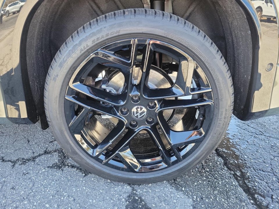 New 2026 Volkswagen Tiguan SE R-Line FWD image 22