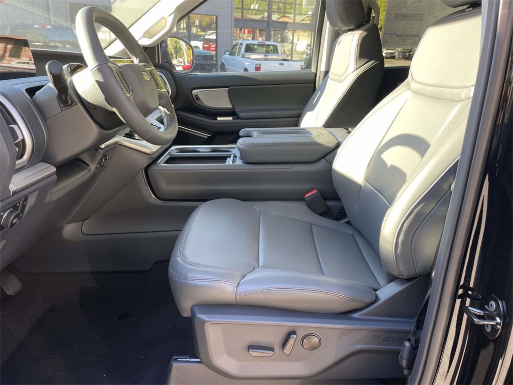 New 2025 Ford Expedition Active image 17