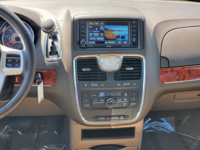 Used 2015 Chrysler Town & Country Touring FWD image 22