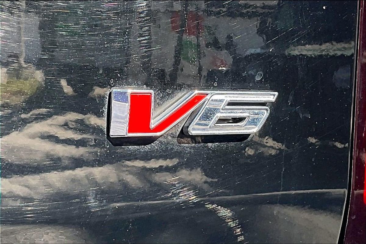 Used 2021 Chevrolet Colorado LT w/ Redline Special Edition image 25