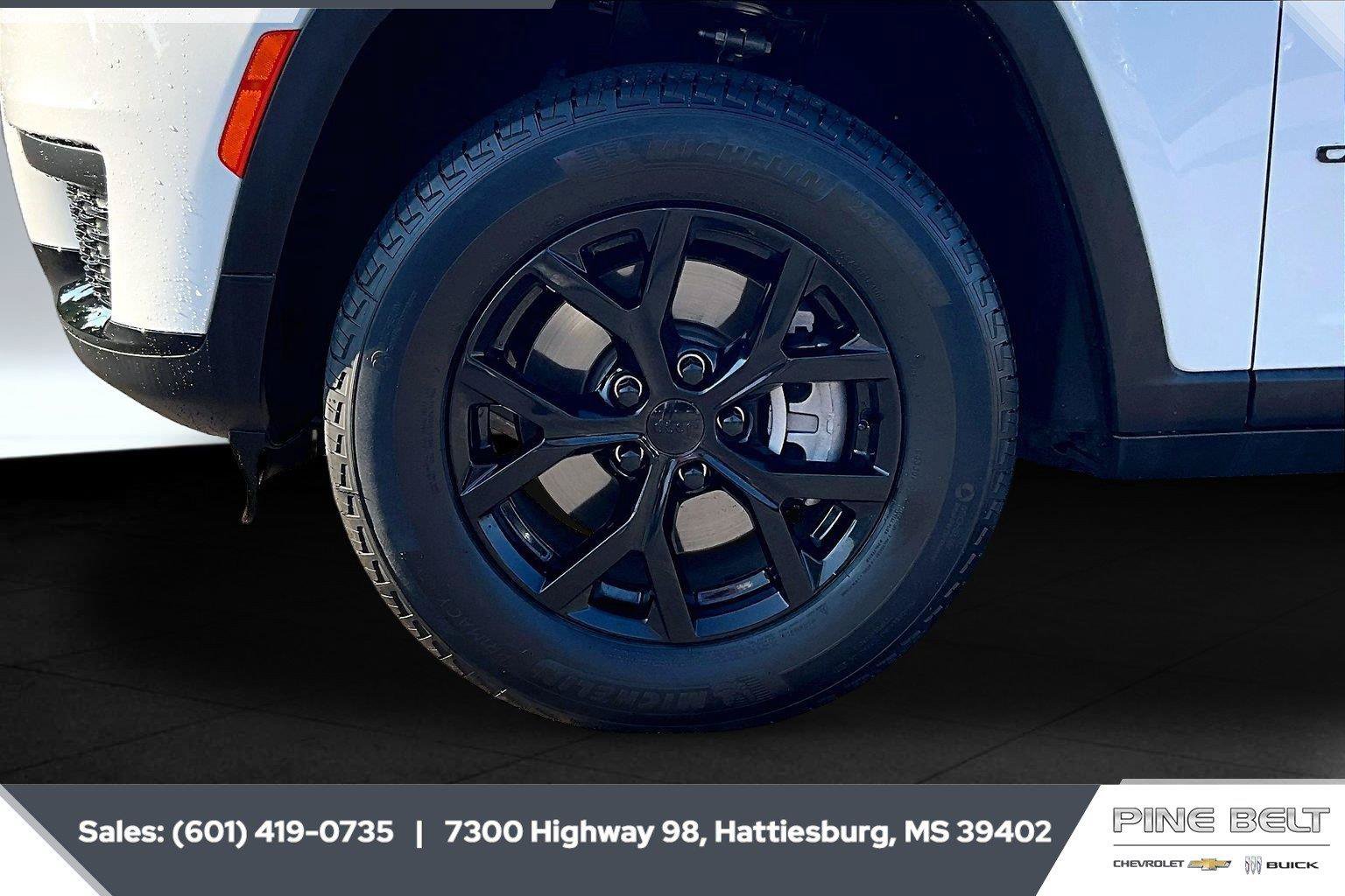 Used 2025 Jeep Grand Cherokee L Altitude RWD image 7