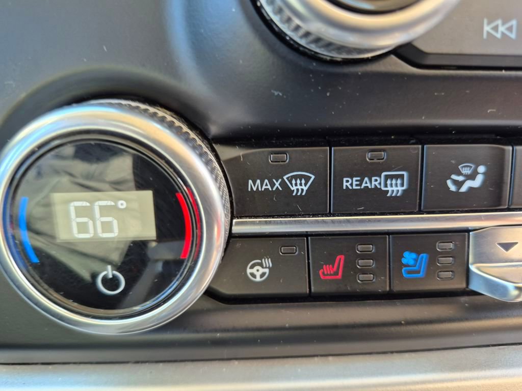 Used 2024 Ford Expedition Limited image 23