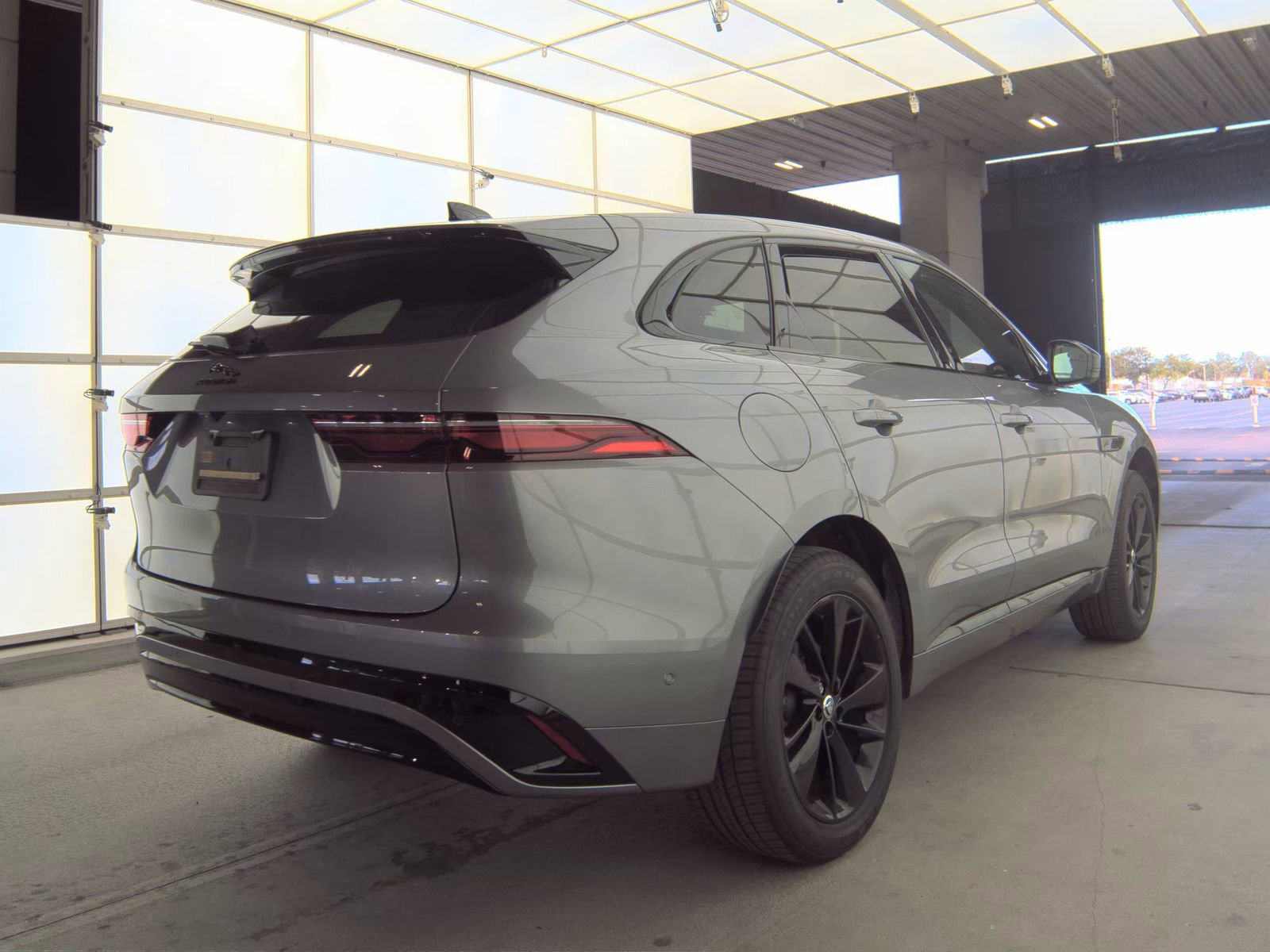 Used 2025 Jaguar F-PACE R-Dynamic S image 8