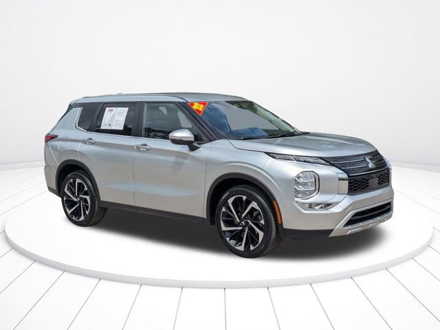 Used 2022 Mitsubishi Outlander SE video 2