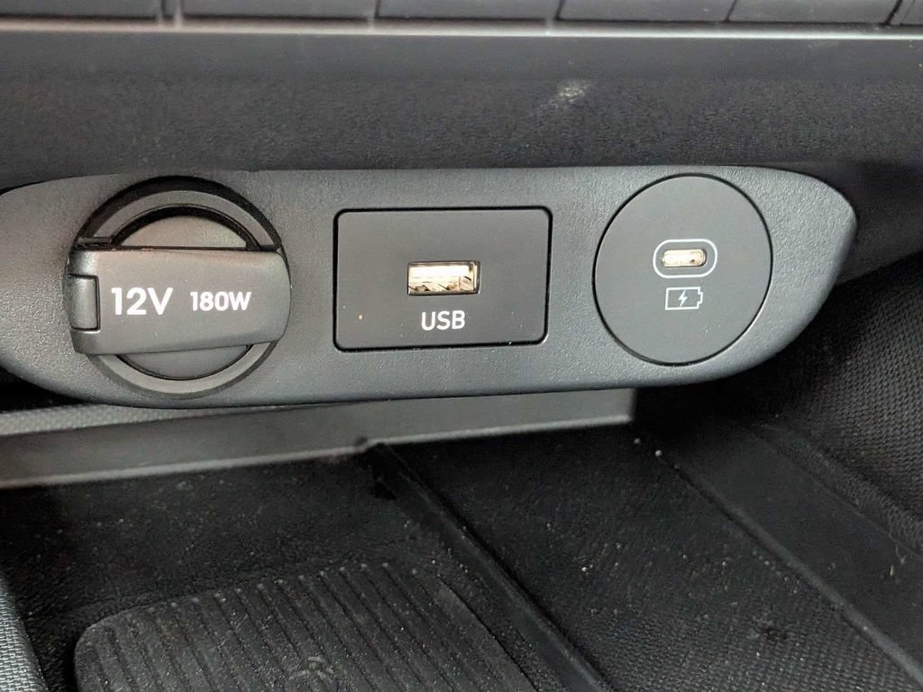 Used 2025 Hyundai Elantra Sport FWD image 21