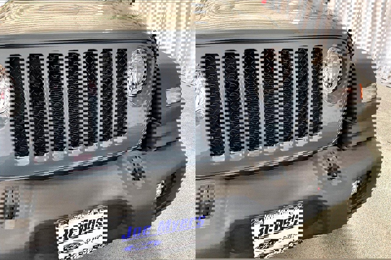 Used 2024 Jeep Wrangler Sport S image 30