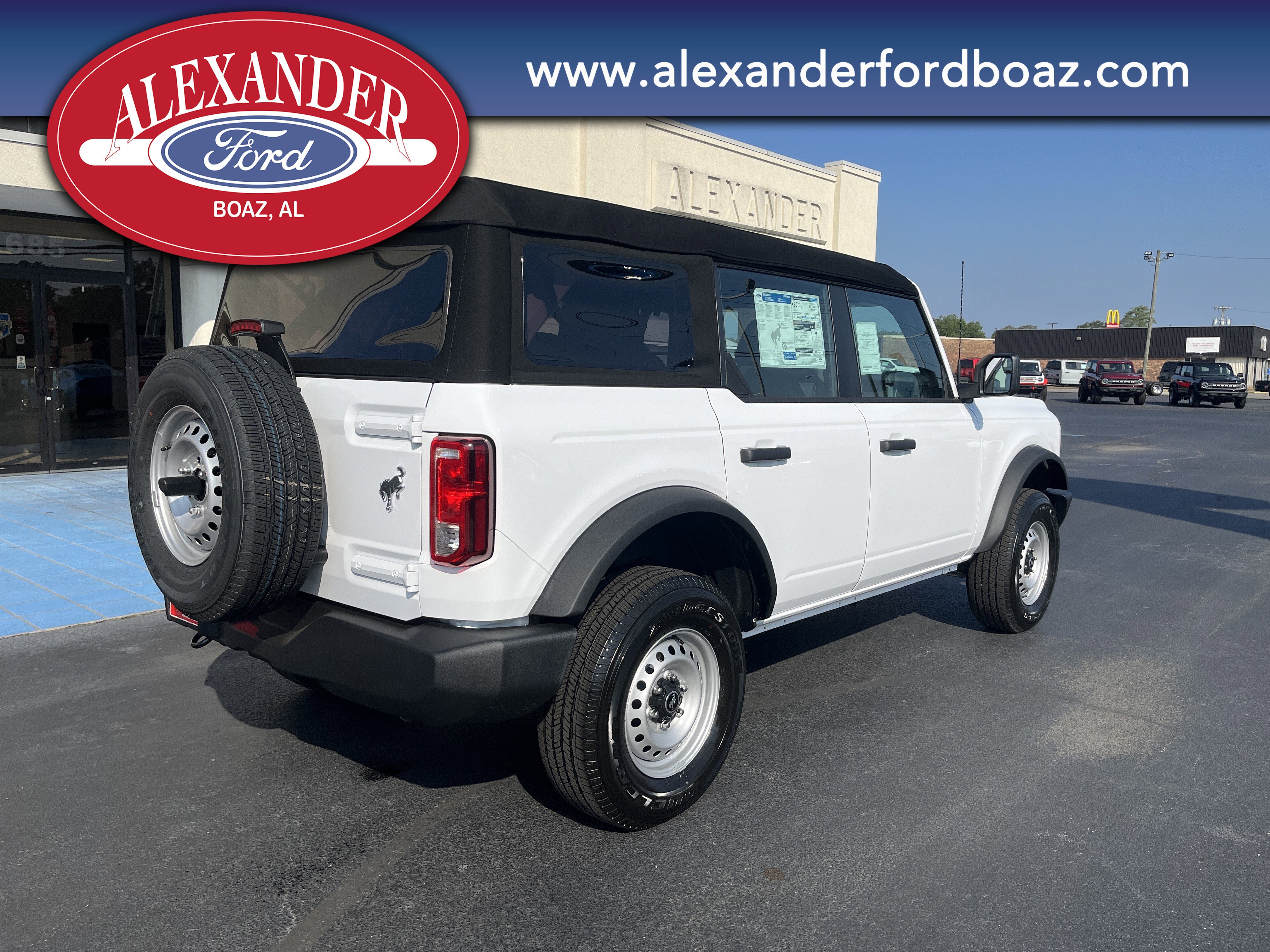 New 2025 Ford Bronco 4-Door image 4