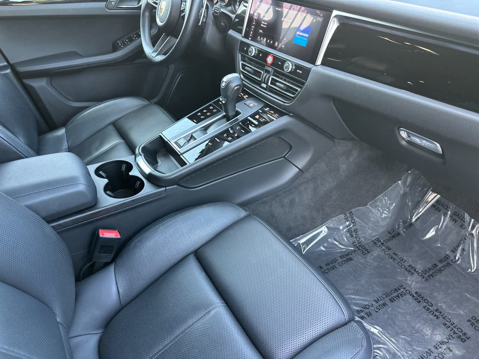 Certified 2023 Porsche Macan Turbo AWD/4WD image 17