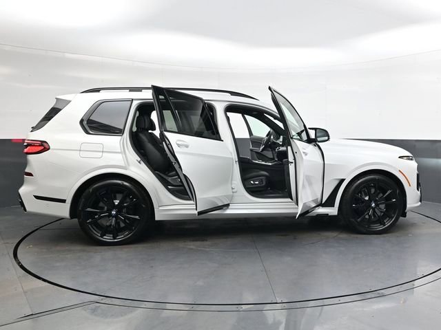 New 2026 BMW X7 M60i image 36