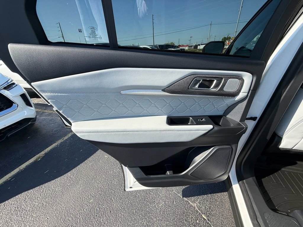 Used 2025 Ford Explorer Platinum w/ Ultimate Package image 18