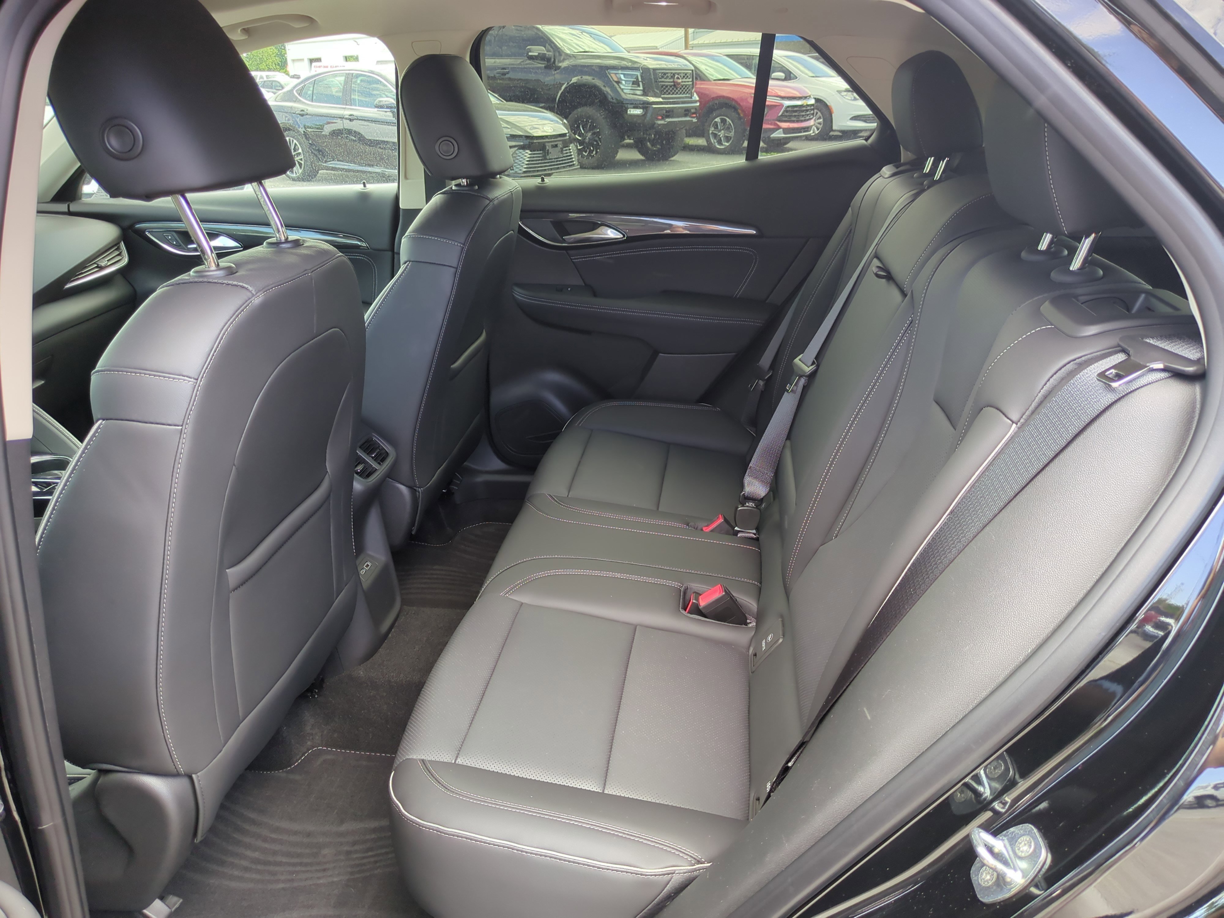 Used 2022 Buick Envision Essence w/ Safety Package image 7