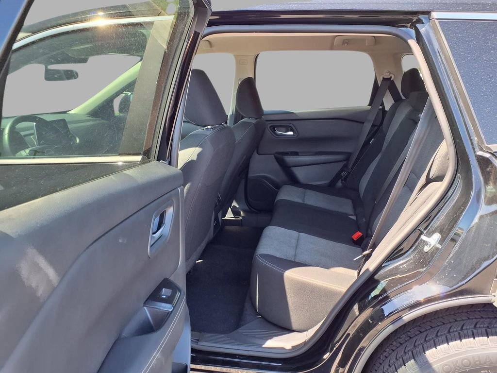 Used 2025 Nissan Rogue SV FWD image 25