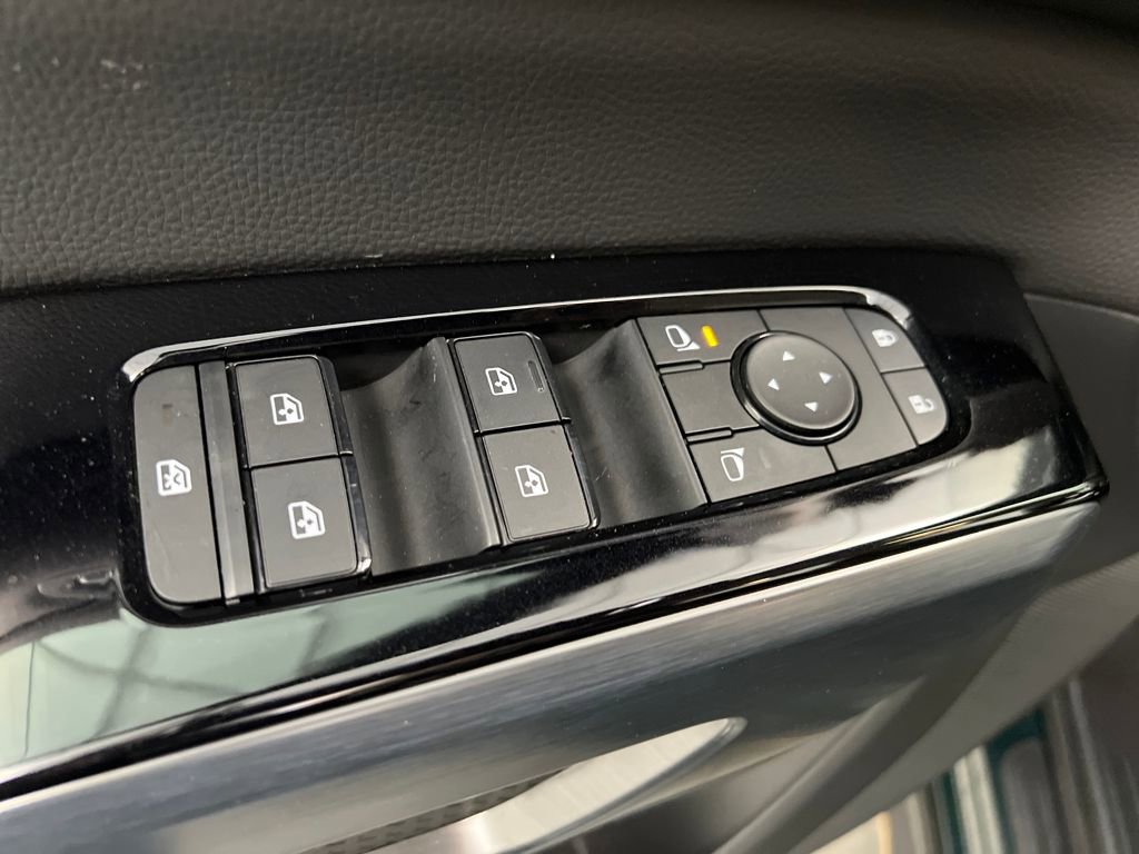 Used 2025 Nissan Pathfinder SL FWD image 12