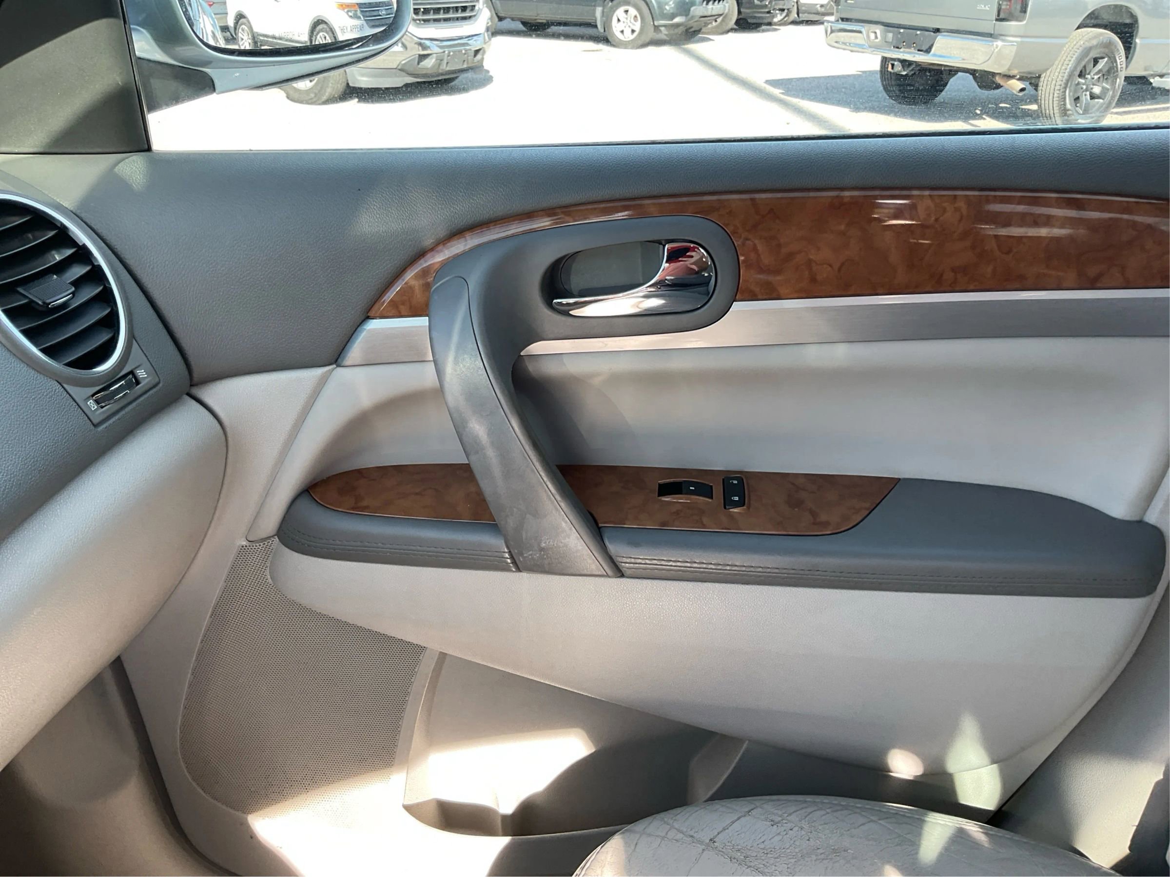 Used 2011 Buick Enclave CXL image 20