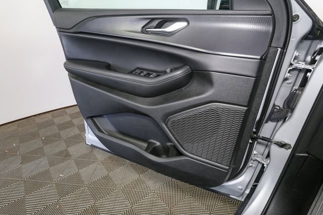 Used 2024 Jeep Grand Cherokee Altitude AWD/4WD image 38