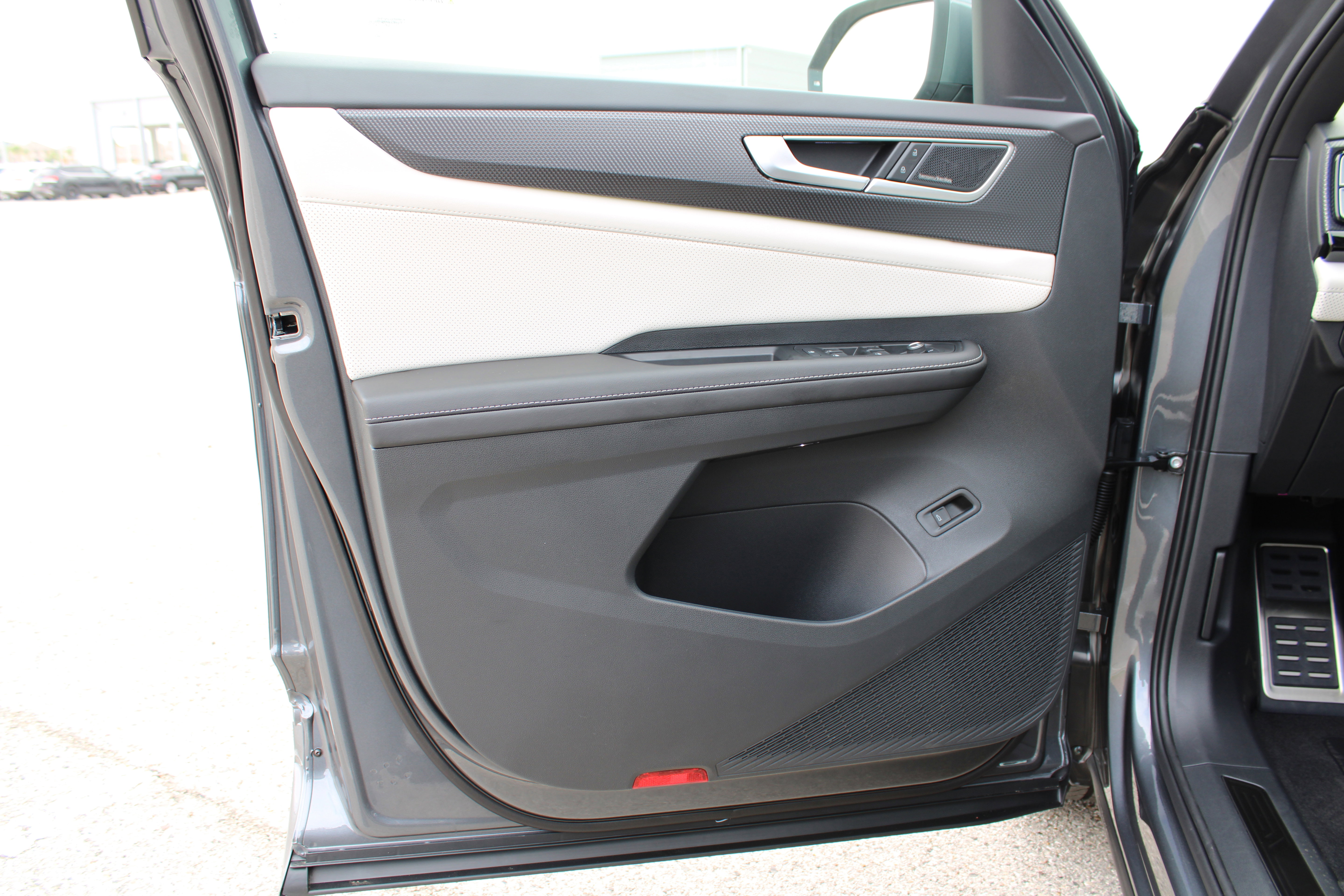 New 2025 Volkswagen Atlas Cross Sport SEL Premium R-Line image 8