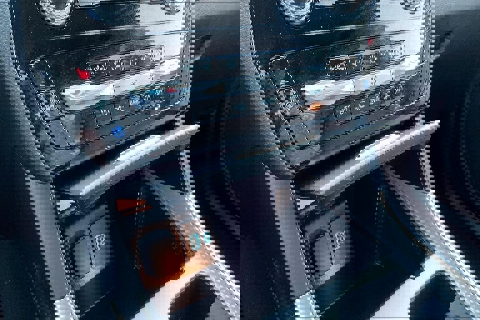 Used 2023 Ford Explorer Limited image 32