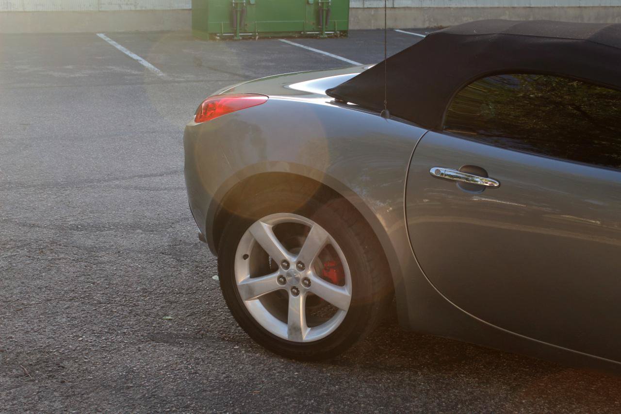 Used 2007 Pontiac Solstice Convertible w/ Premium Package RWD image 15