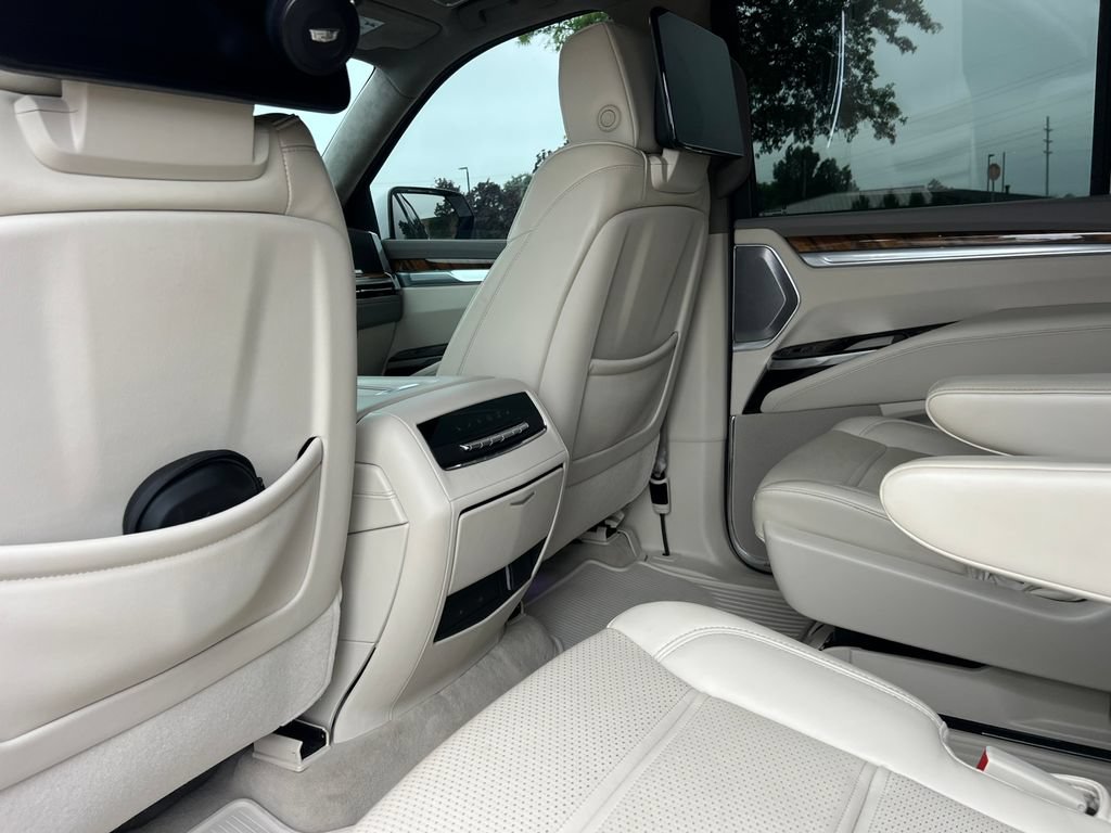 Used 2025 Cadillac Escalade Sport Platinum w/ LPO, ONYX Package AWD/4WD image 35