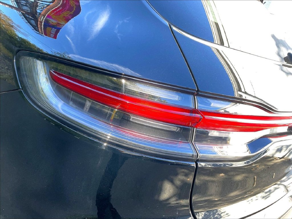 Certified 2023 Porsche Macan AWD/4WD image 31