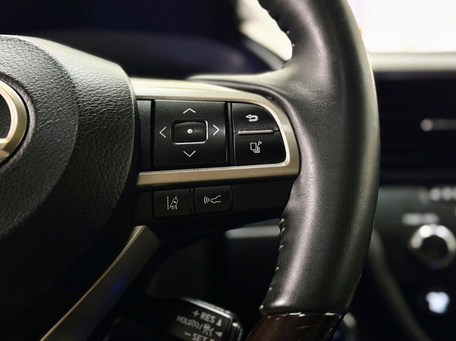 Used 2018 Lexus RX 450h AWD w/ Premium Package image 20