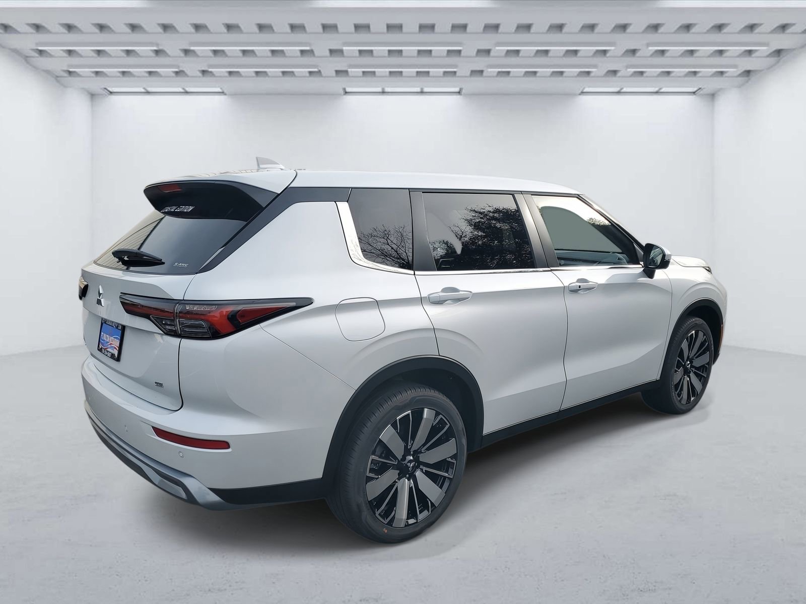 New 2026 Mitsubishi Outlander SE image 4